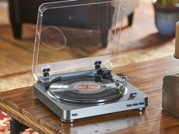 Audio Technica AT-LP60 on table-min